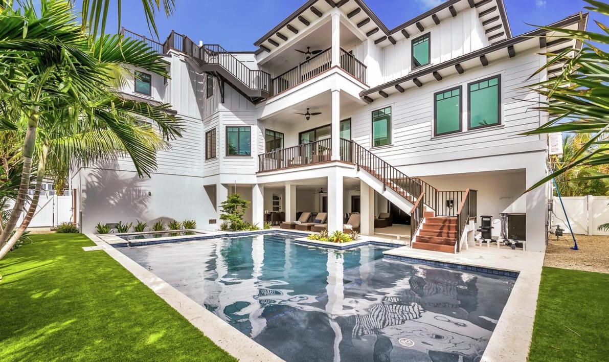 Swanky Bubbles, 9 Beds, 11 Bathrooms, Pet-Friendly With A Rooftop Deck And Steps Away To The Beach! Holmes Beach Exterior photo