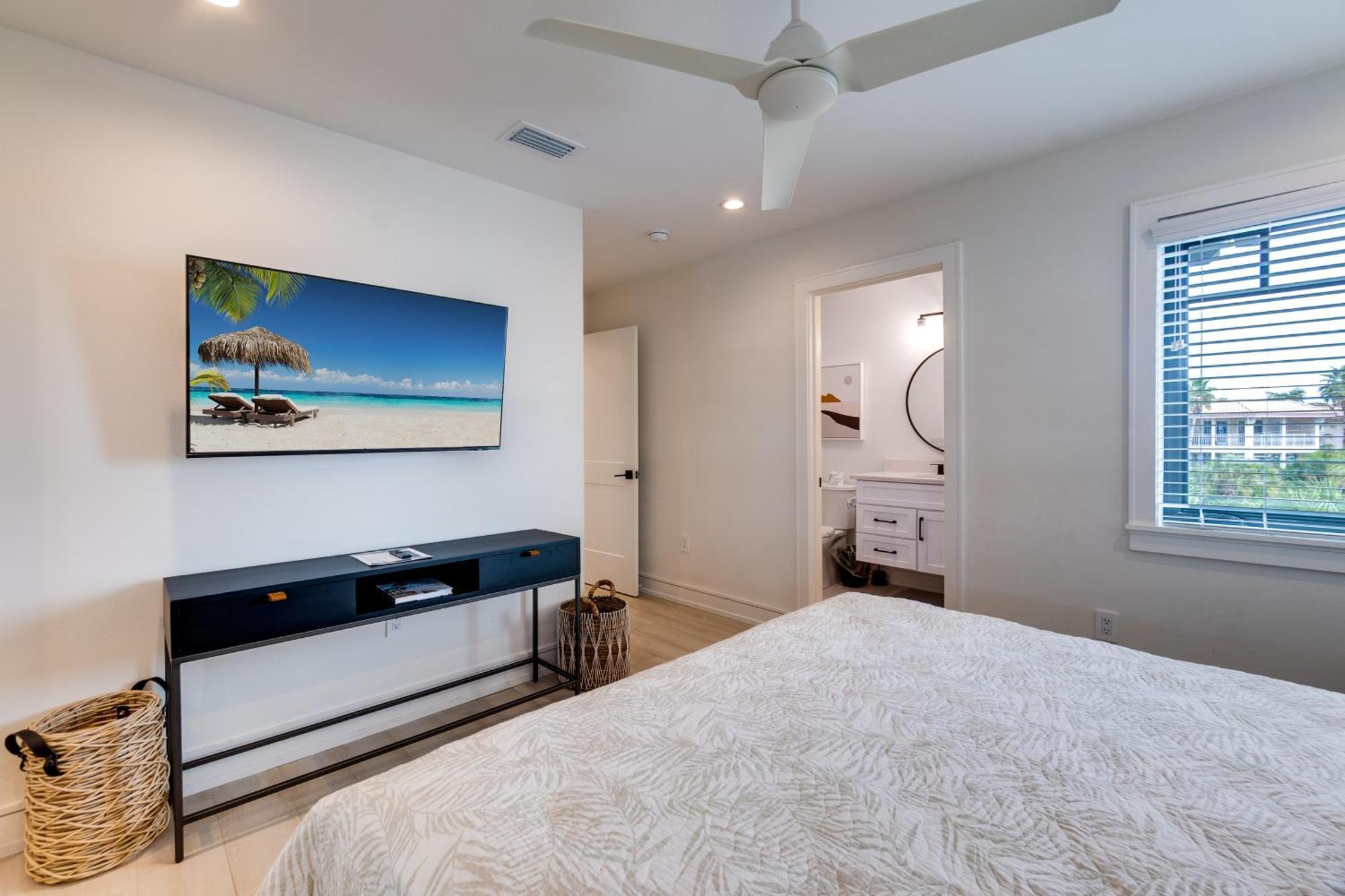 Swanky Bubbles, 9 Beds, 11 Bathrooms, Pet-Friendly With A Rooftop Deck And Steps Away To The Beach! Holmes Beach Exterior photo