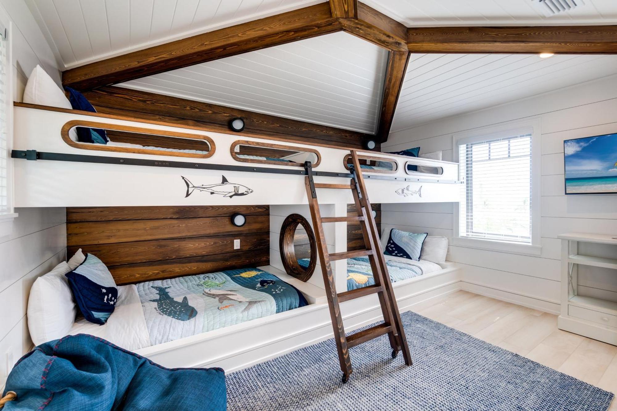 Swanky Bubbles, 9 Beds, 11 Bathrooms, Pet-Friendly With A Rooftop Deck And Steps Away To The Beach! Holmes Beach Exterior photo