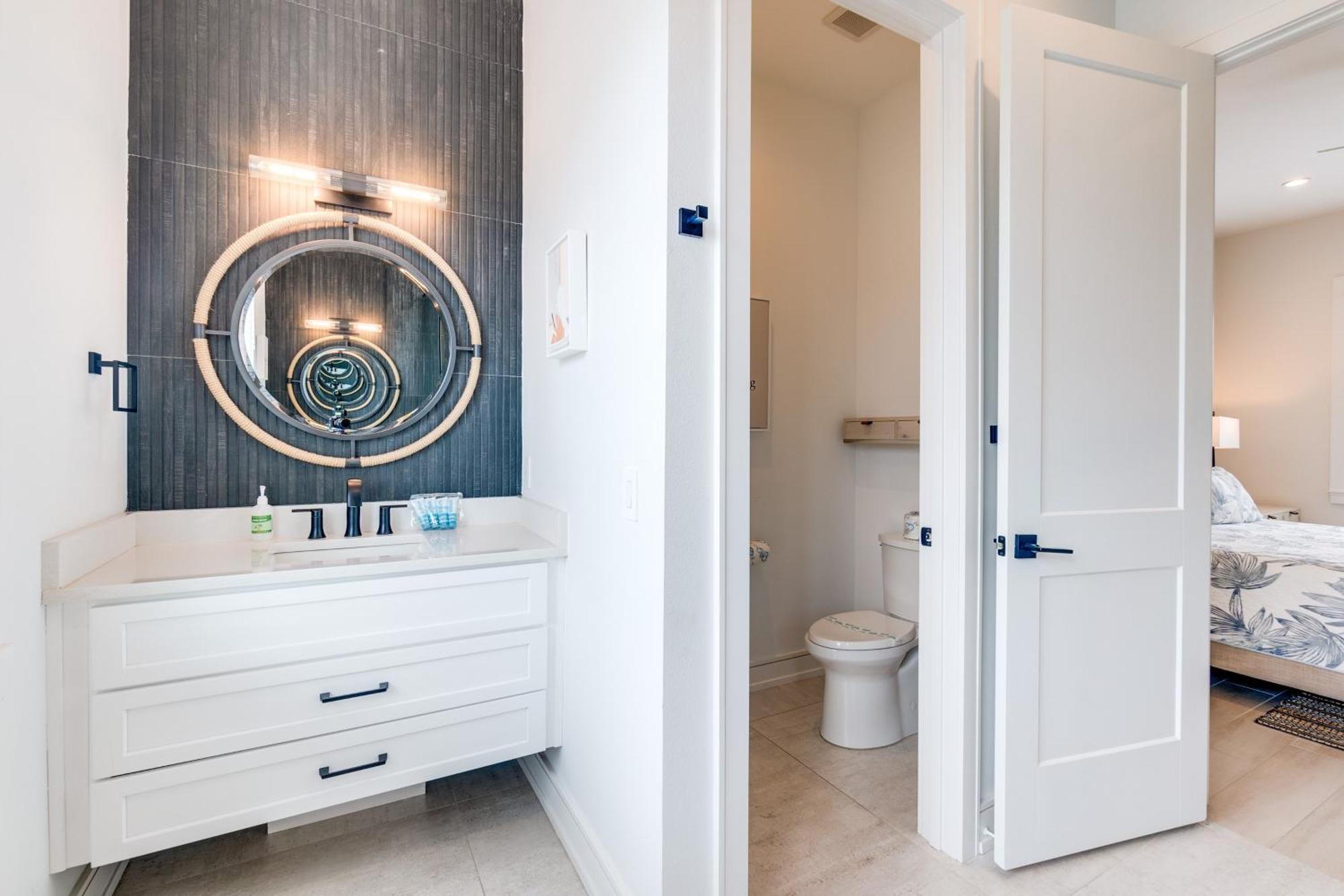 Swanky Bubbles, 9 Beds, 11 Bathrooms, Pet-Friendly With A Rooftop Deck And Steps Away To The Beach! Holmes Beach Exterior photo